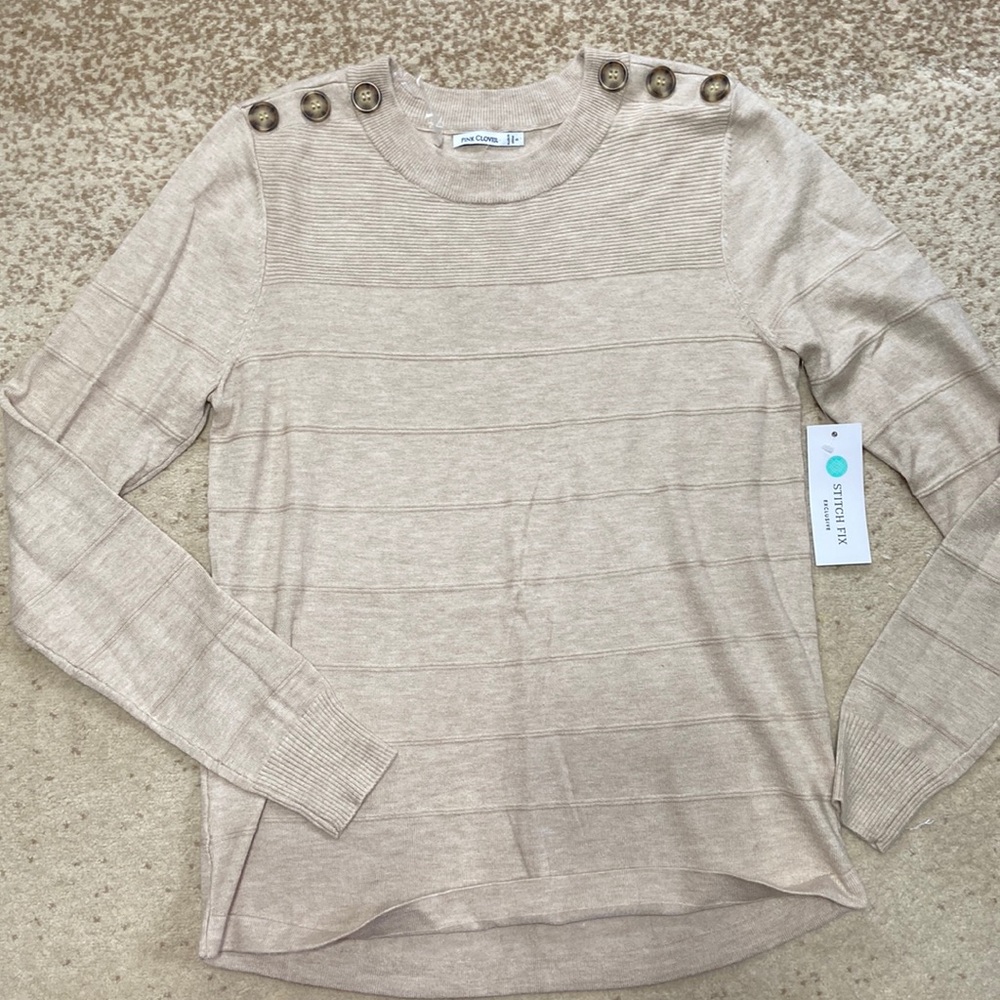 Olea shoulder button detail